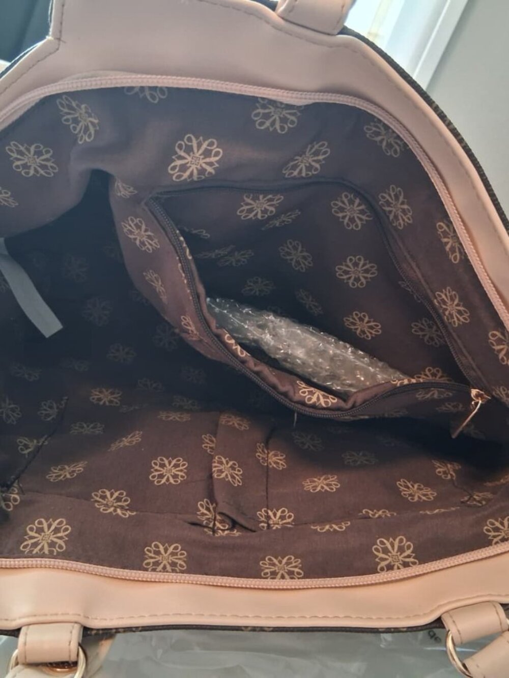 women,s bag - Picture 2 of 3